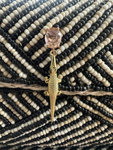 Afbeelding in Gallery-weergave laden, Krokodil oorbellen glimmer
