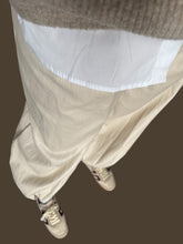 Afbeelding in Gallery-weergave laden, Trendy beige pof broek Mar
