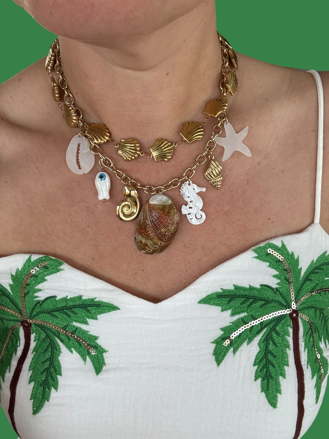 Schelpen ketting beach vibe (gaat om de onderste ketting) De bovenste ketting is los via onze webshop te verkrijgen