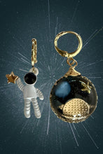 Afbeelding in Gallery-weergave laden, Space twins Mar
