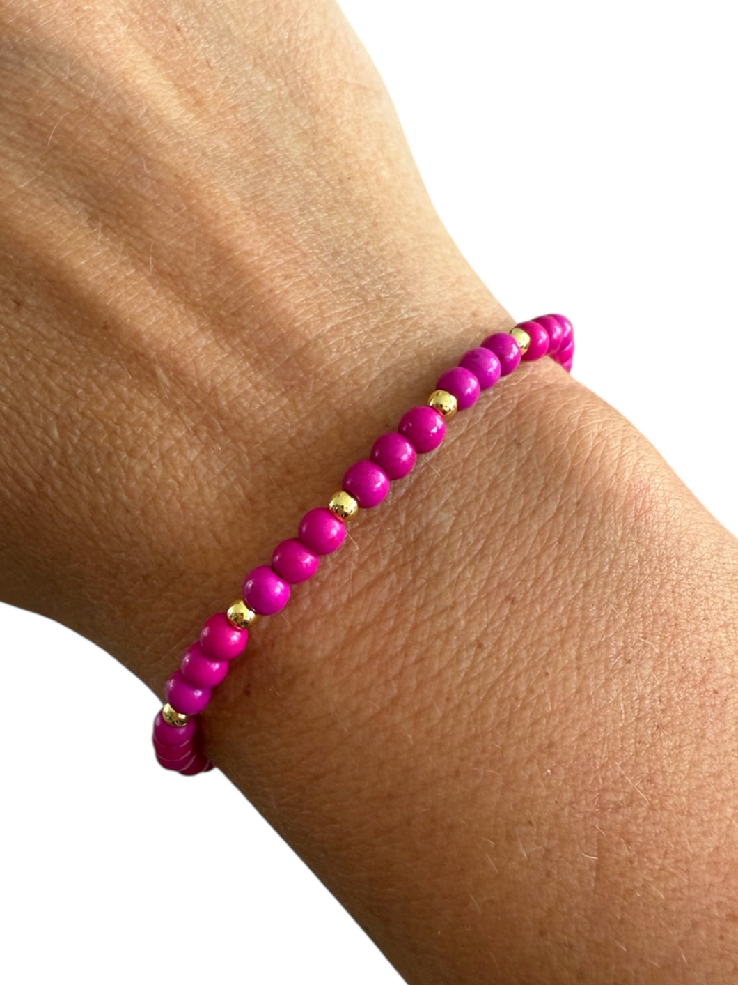 Armband dyed turquoise 4mm magenta met balletjes