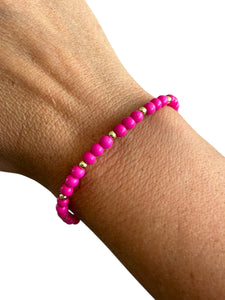 Armband dyed turquoise 3mm fuchsia met balletjes