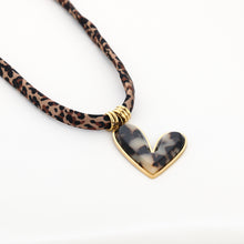 Afbeelding in Gallery-weergave laden, Luipaard ketting met hartje
